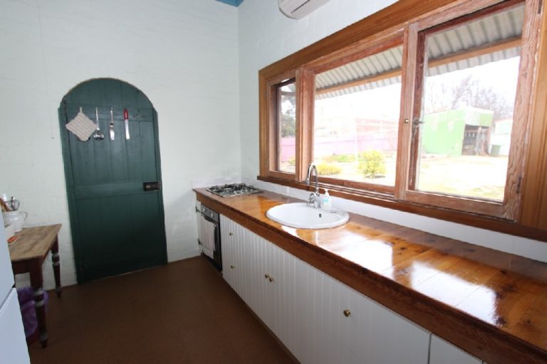 216 Albury Street, Murrumburrah NSW 2587 - photo 4