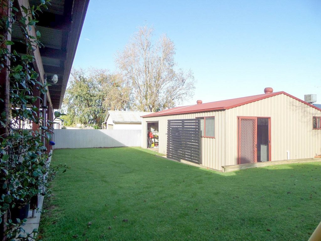 6 Arthur Street, Narrandera NSW 2700 - photo 12