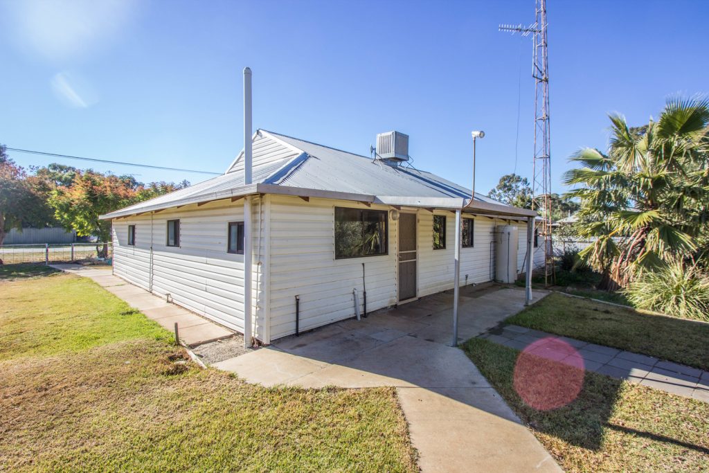 22 Mulga Street, Barellan NSW 2665 - photo 2
