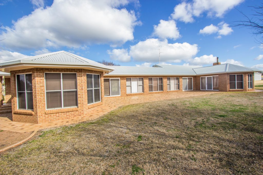 28 Racecourse Road, Narrandera NSW 2700 - photo 3