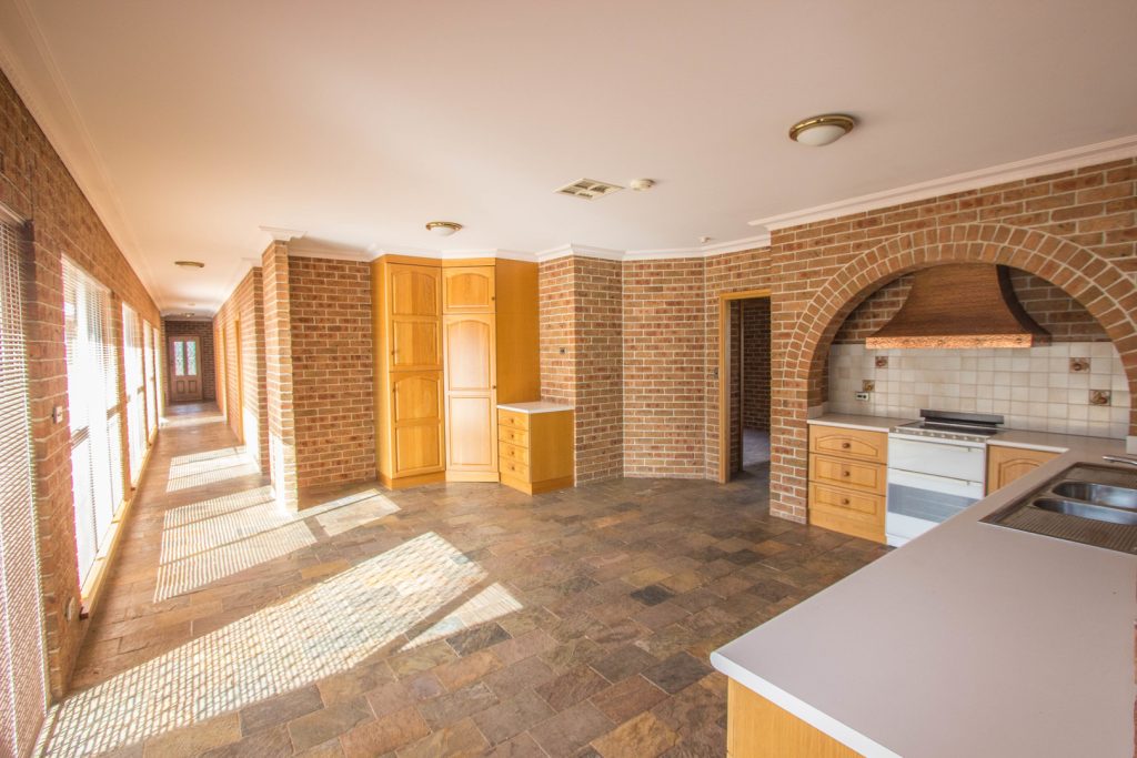 28 Racecourse Road, Narrandera NSW 2700 - photo 5