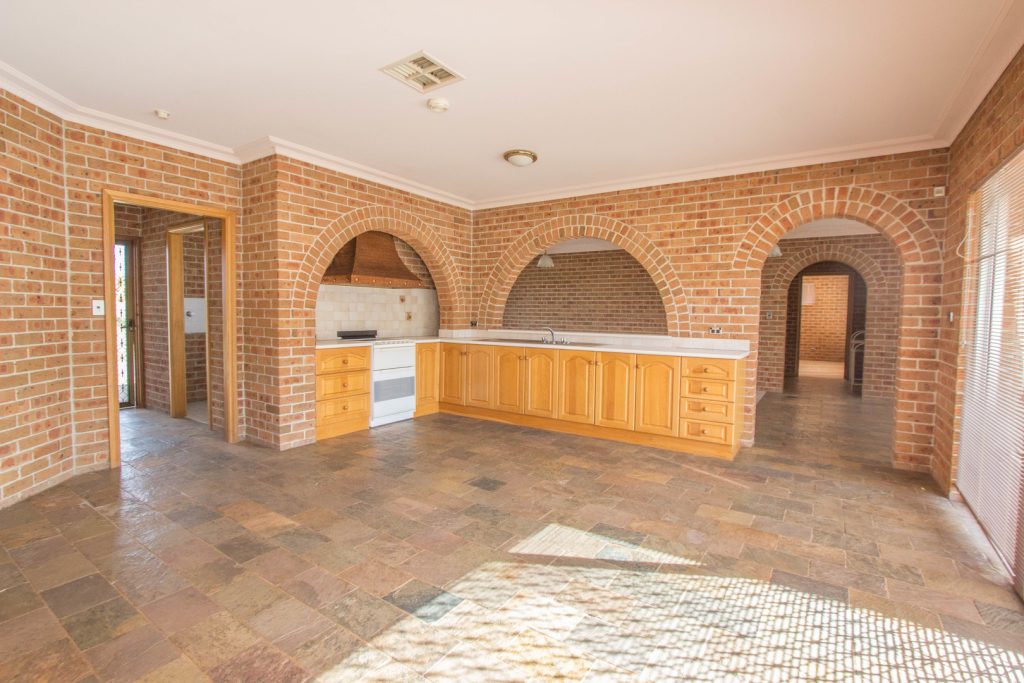 28 Racecourse Road, Narrandera NSW 2700 - photo 7