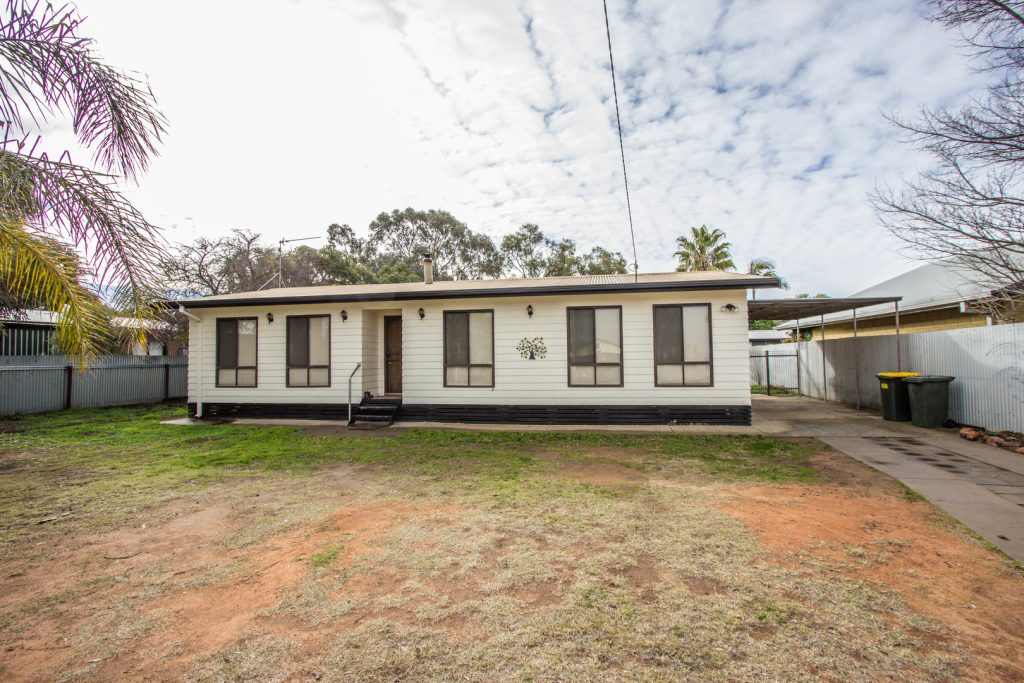 9 Watermain Street, Narrandera NSW 2700 - McGrath Riverina