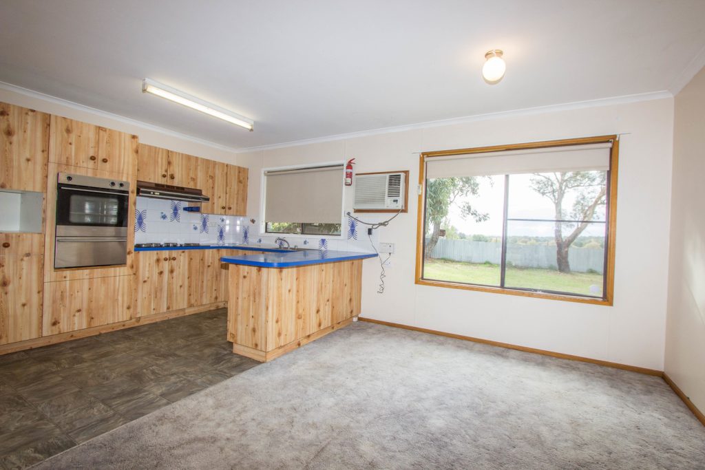 9 Watermain Street, Narrandera NSW 2700 - photo 3