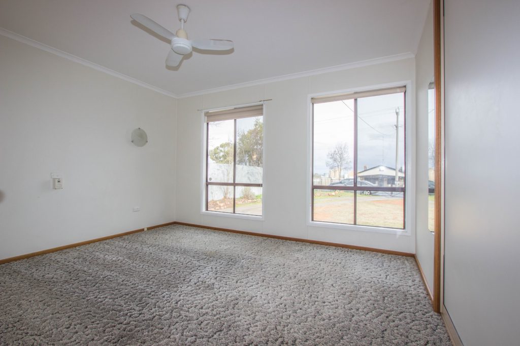 9 Watermain Street, Narrandera NSW 2700 - photo 4