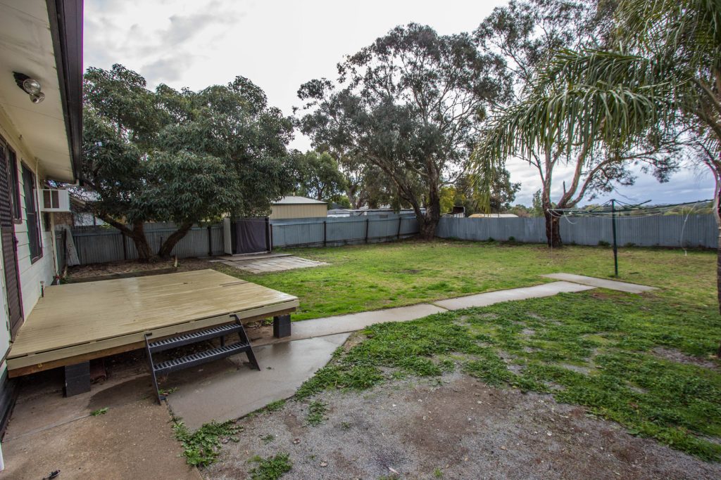 9 Watermain Street, Narrandera NSW 2700 - photo 10