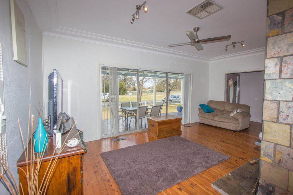 7 Coonong Avenue, Yanco NSW 2703 - photo 2
