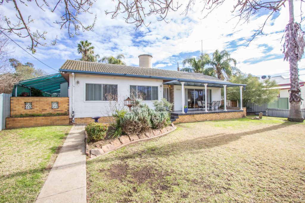 7 Coonong Avenue, Yanco NSW 2703 - McGrath Riverina