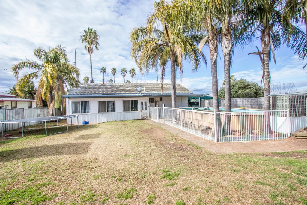 7 Coonong Avenue, Yanco NSW 2703 - photo 12