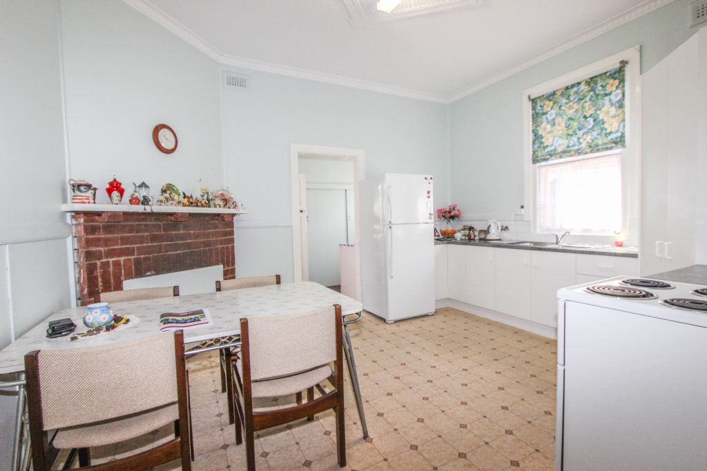 119 Larmer Street, Narrandera NSW 2700 - photo 3