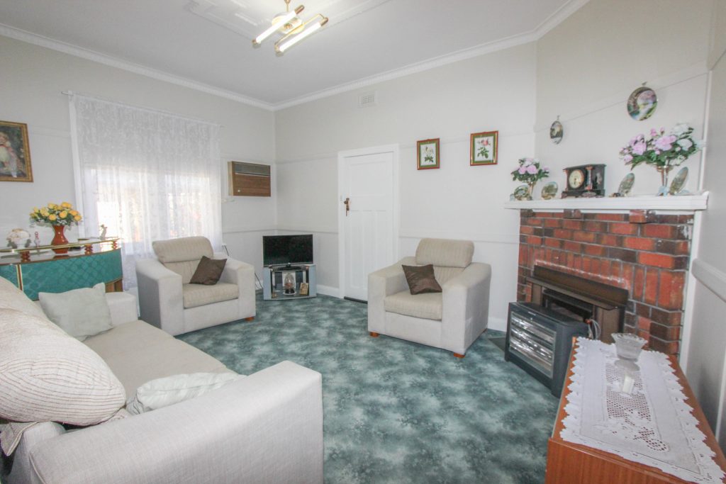 119 Larmer Street, Narrandera NSW 2700 - photo 4