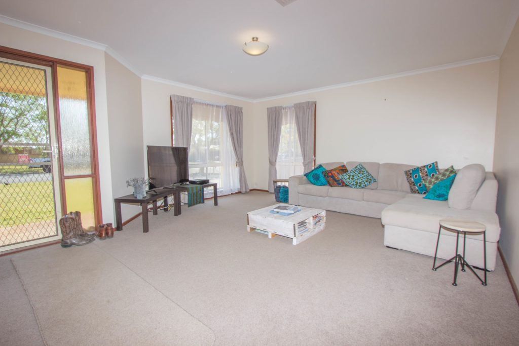 12 Kiesling Drive, Narrandera NSW 2700 - photo 2
