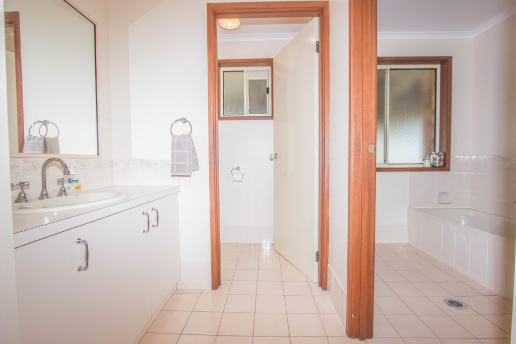 12 Kiesling Drive, Narrandera NSW 2700 - photo 11