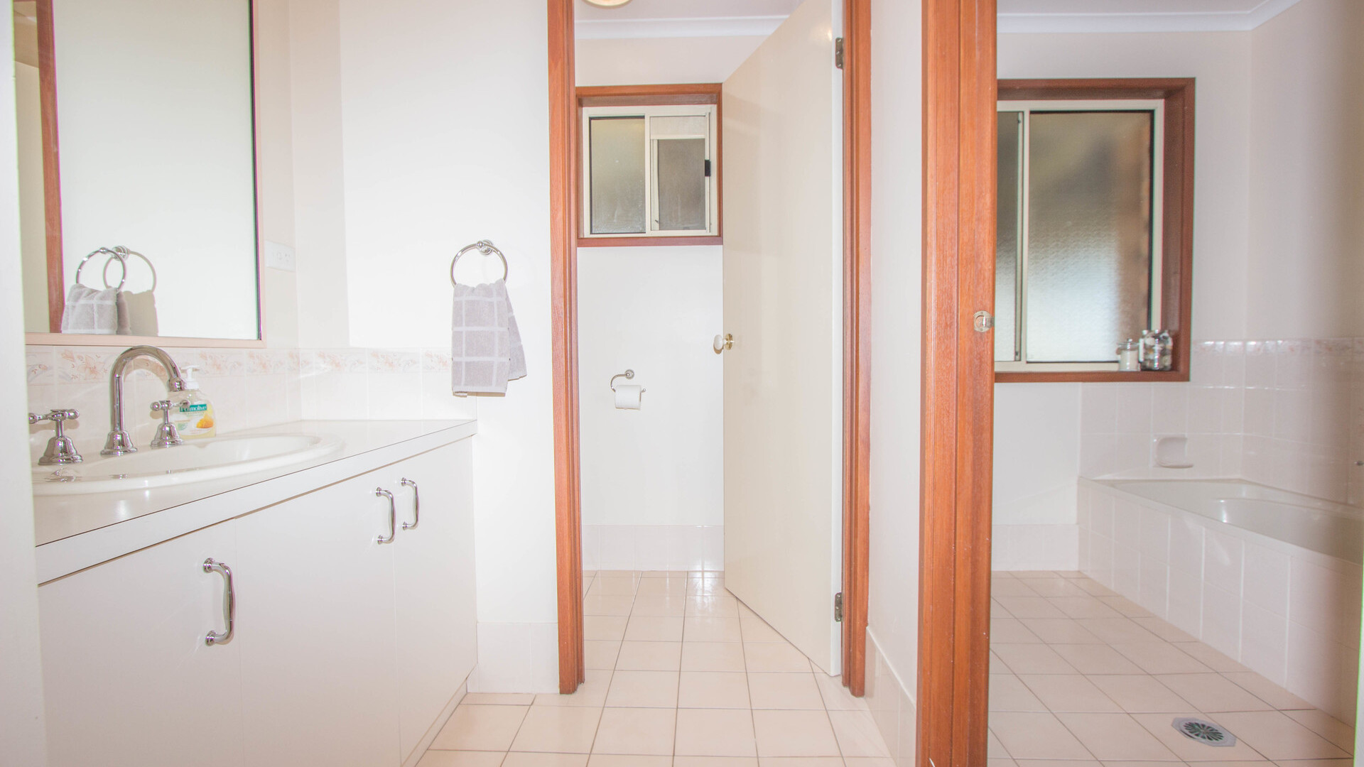 12 Kiesling Drive, Narrandera NSW 2700 - photo 11