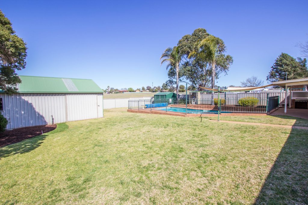 12 Kiesling Drive, Narrandera NSW 2700 - photo 14