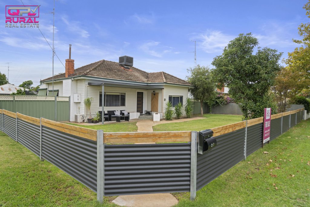 27 Audley Street, Narrandera NSW 2700 - photo 2