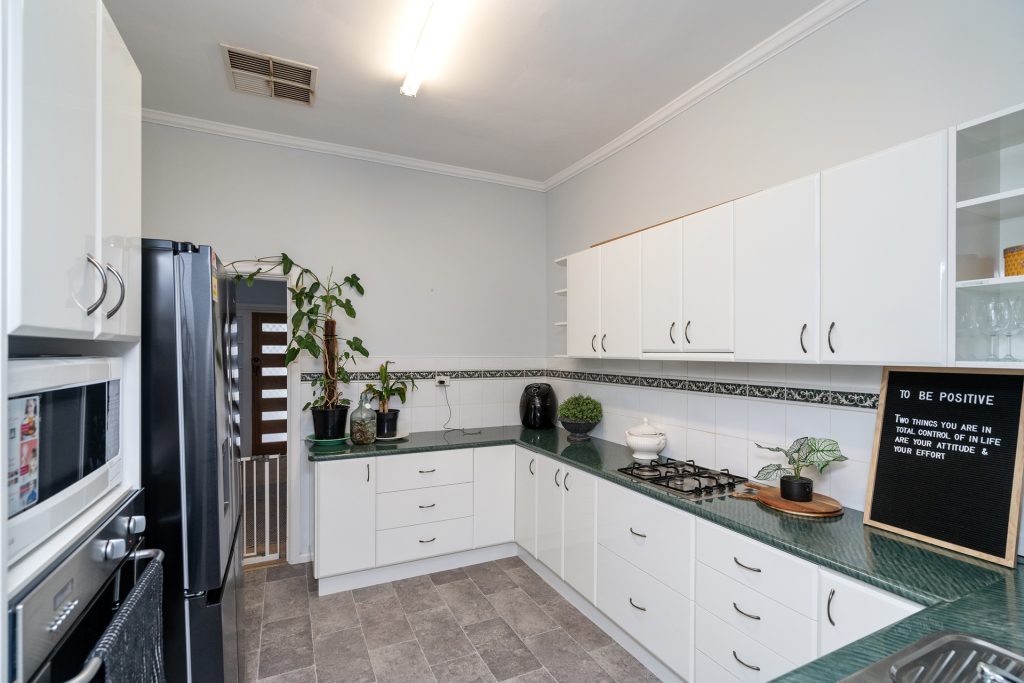 27 Audley Street, Narrandera NSW 2700 - photo 4
