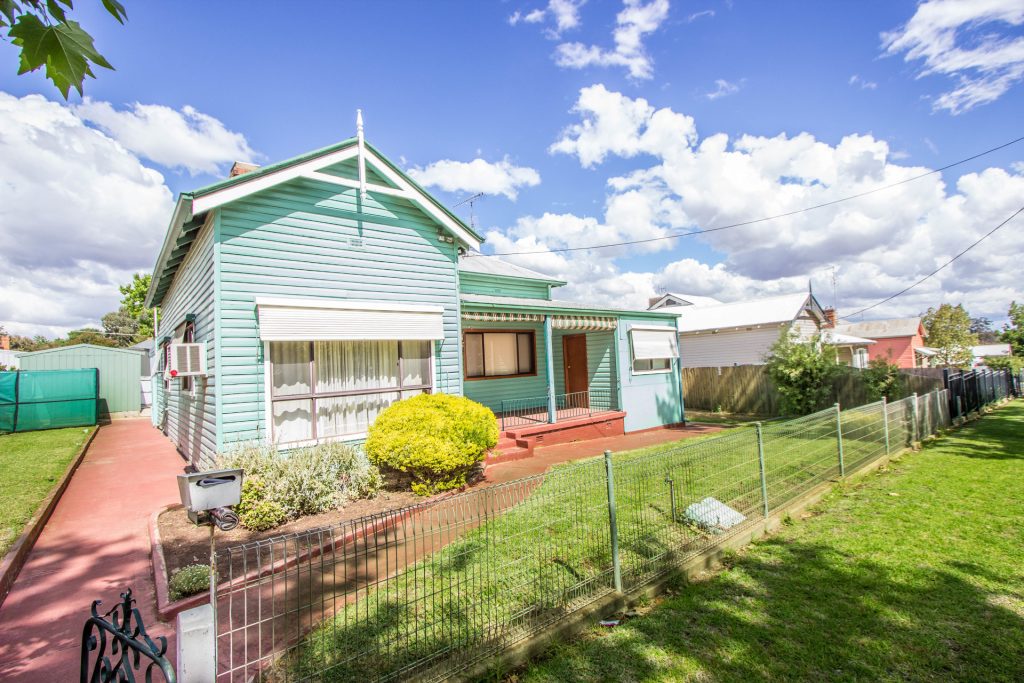 17 Arthur Street, Narrandera NSW 2700 - photo 2
