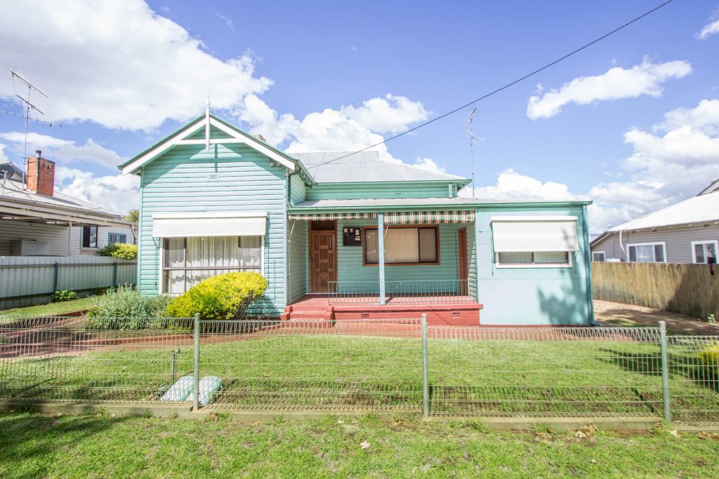 17 Arthur Street, Narrandera NSW 2700 - McGrath Riverina