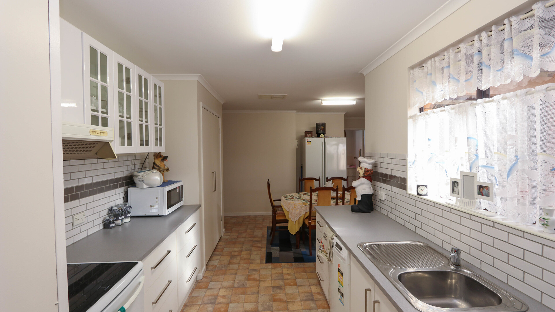 5 Truskett Street, Temora NSW 2666 - photo 2