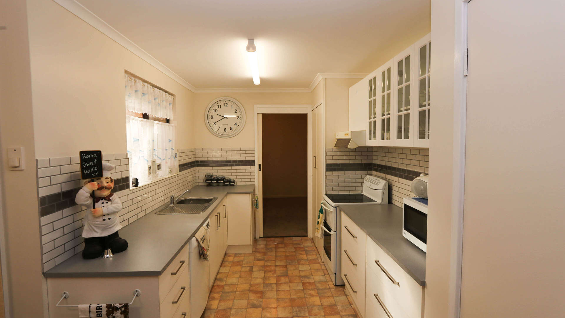 5 Truskett Street, Temora NSW 2666 - photo 12