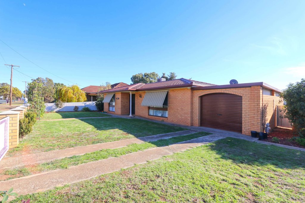 5 Truskett Street, Temora NSW 2666 - photo 16