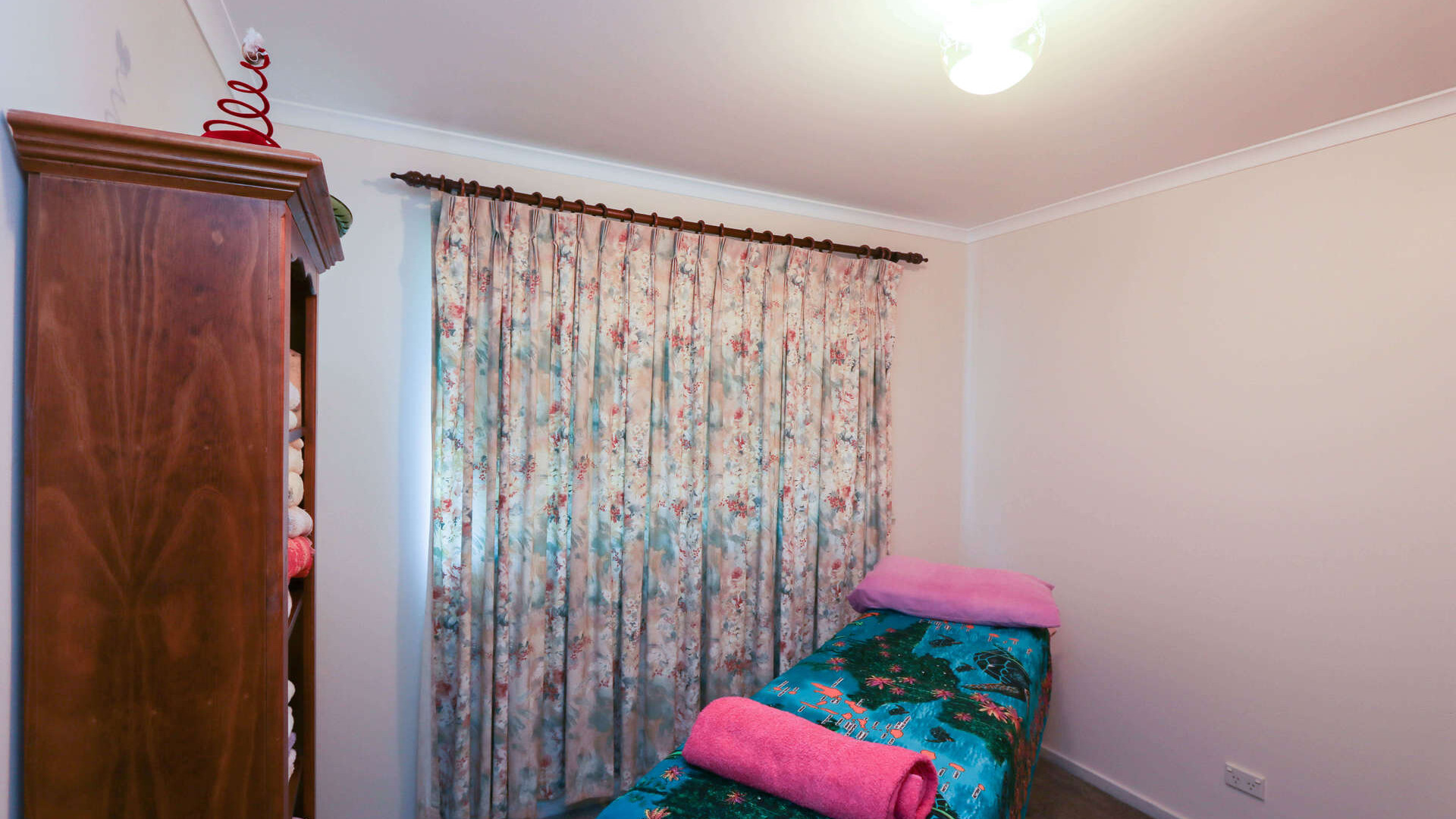 5 Truskett Street, Temora NSW 2666 - photo 8