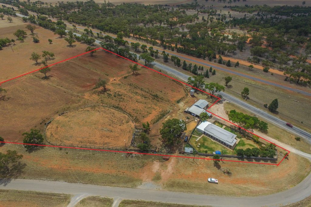 2 "SUMMERSET" Burley Griffin Way, Barellan NSW 2665 - photo 3