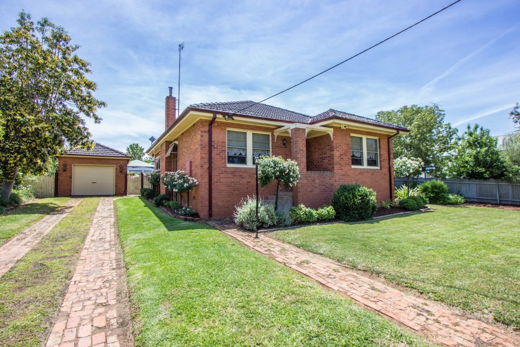 27 Peters Street, Narrandera NSW 2700 - photo 2