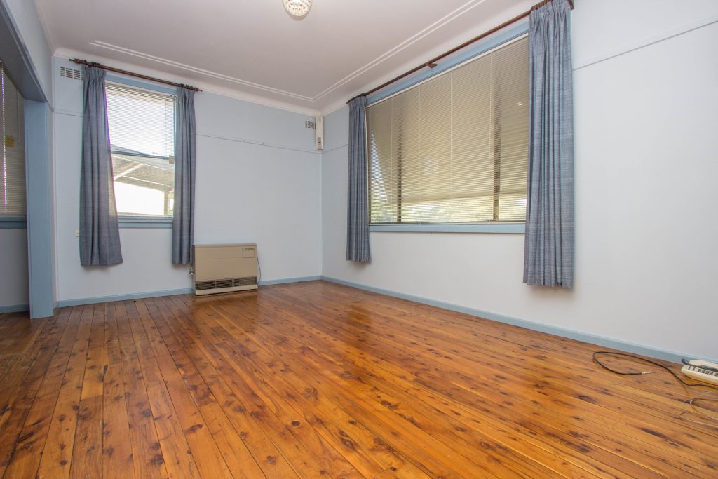 14 Larmer Street, Narrandera NSW 2700 - photo 2
