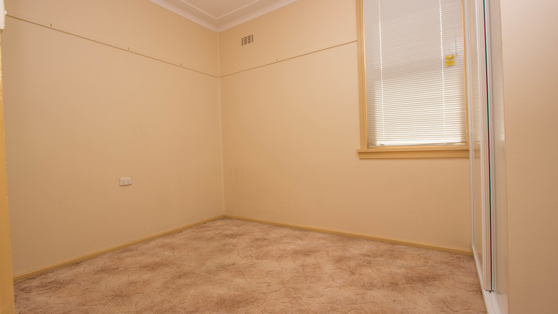 14 Larmer Street, Narrandera NSW 2700 - photo 9
