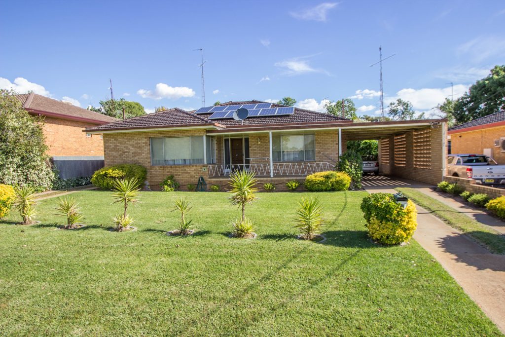 4 Riverine Street, Narrandera NSW 2700 - photo 16