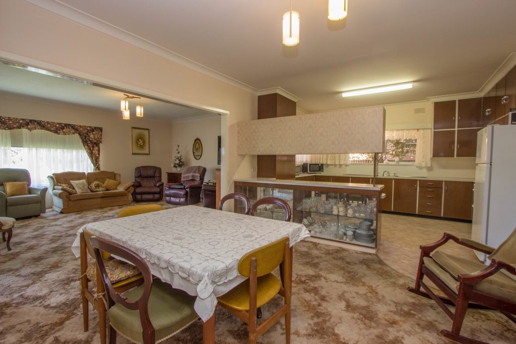 4 Riverine Street, Narrandera NSW 2700 - photo 4