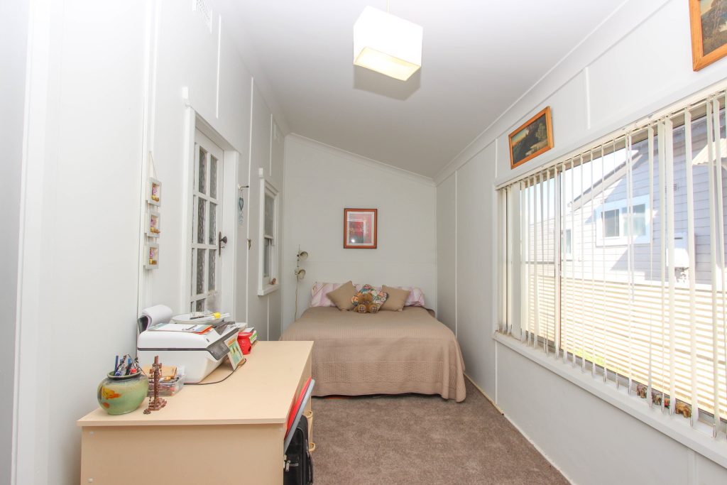 95 Hoskins Street, Temora NSW 2666 - photo 6