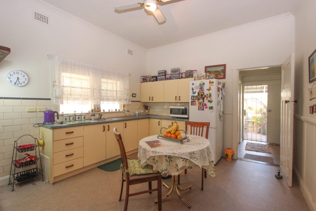 95 Hoskins Street, Temora NSW 2666 - photo 7