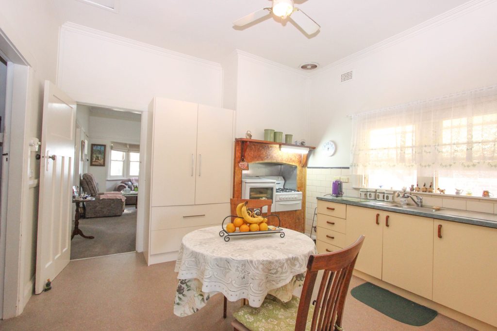 95 Hoskins Street, Temora NSW 2666 - photo 8