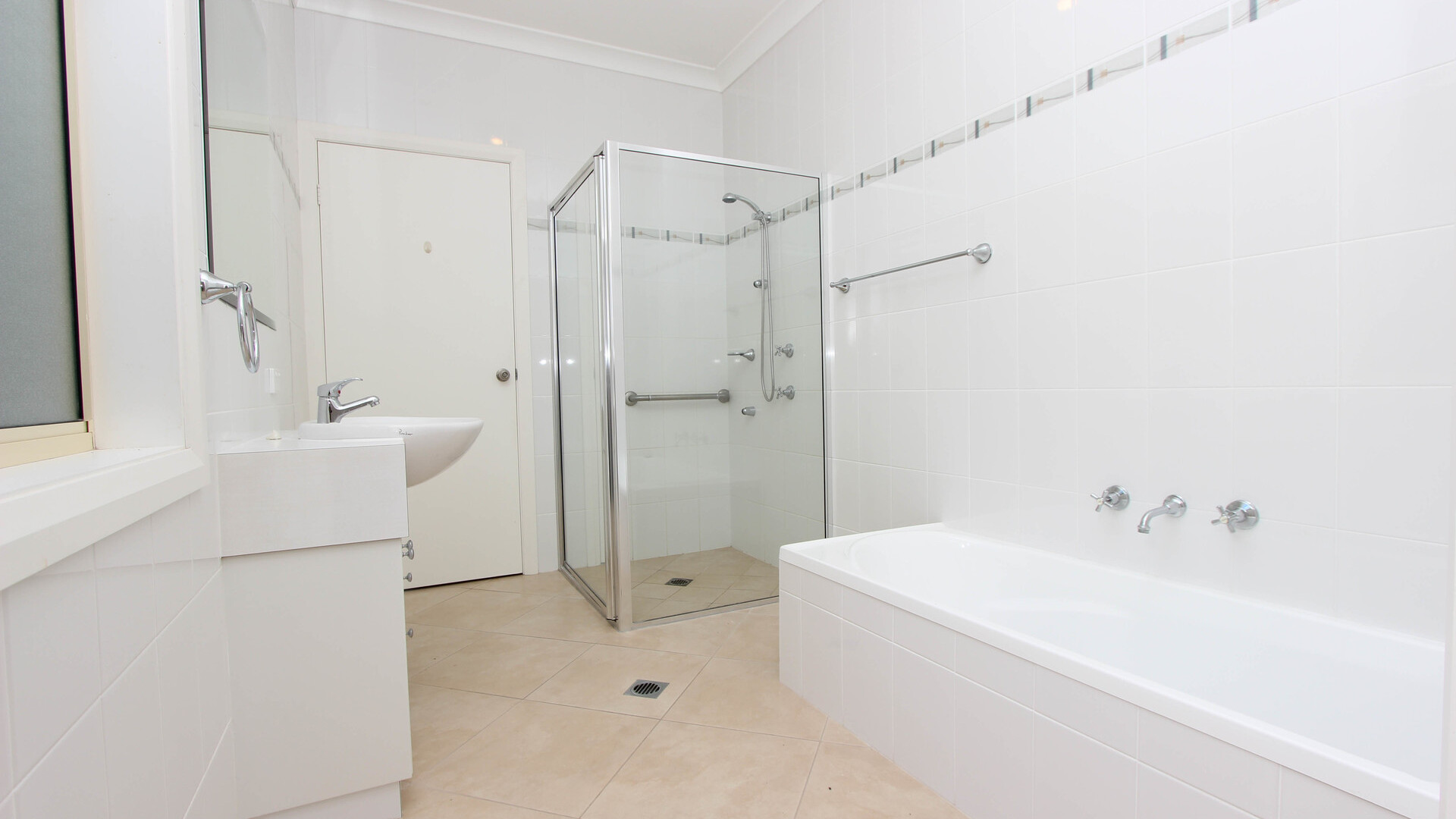 14A Elwin Street, Narrandera NSW 2700 - photo 6