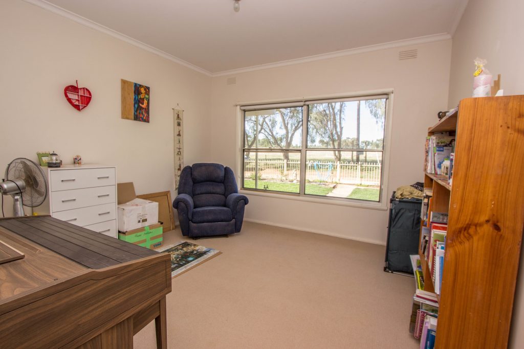 21 Pethers Road, Narrandera NSW 2700 - photo 14