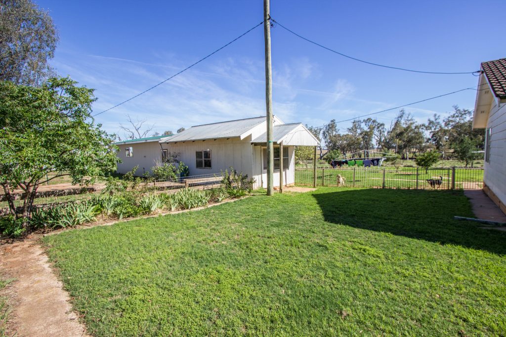 21 Pethers Road, Narrandera NSW 2700 - photo 3