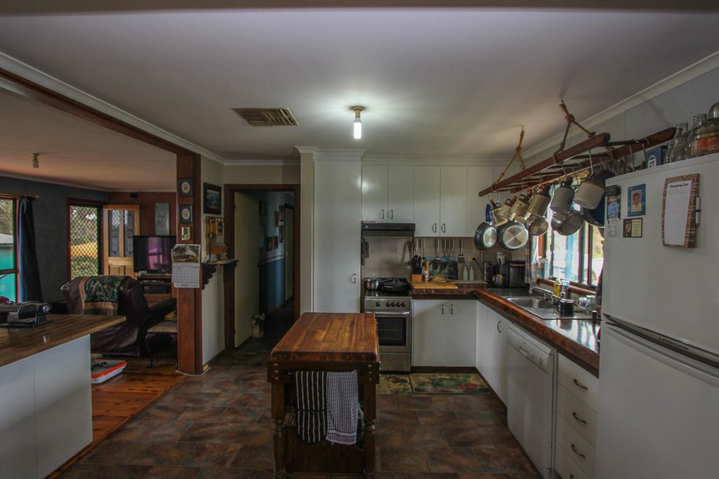 6106 Burley Griffin Way, Temora NSW 2666 - photo 4
