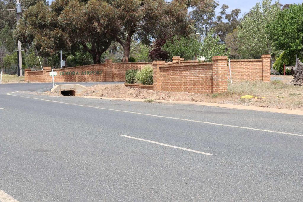 7 Spitfire Drive, Temora NSW 2666 - photo 8