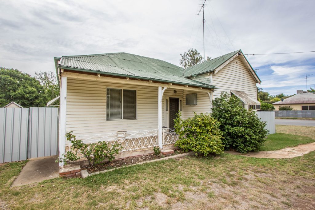 2 Bolton Street, Narrandera NSW 2700 - McGrath Riverina