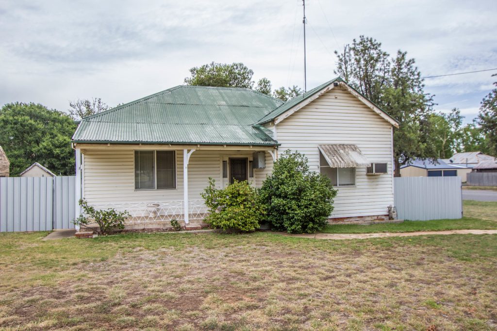 2 Bolton Street, Narrandera NSW 2700 - photo 12