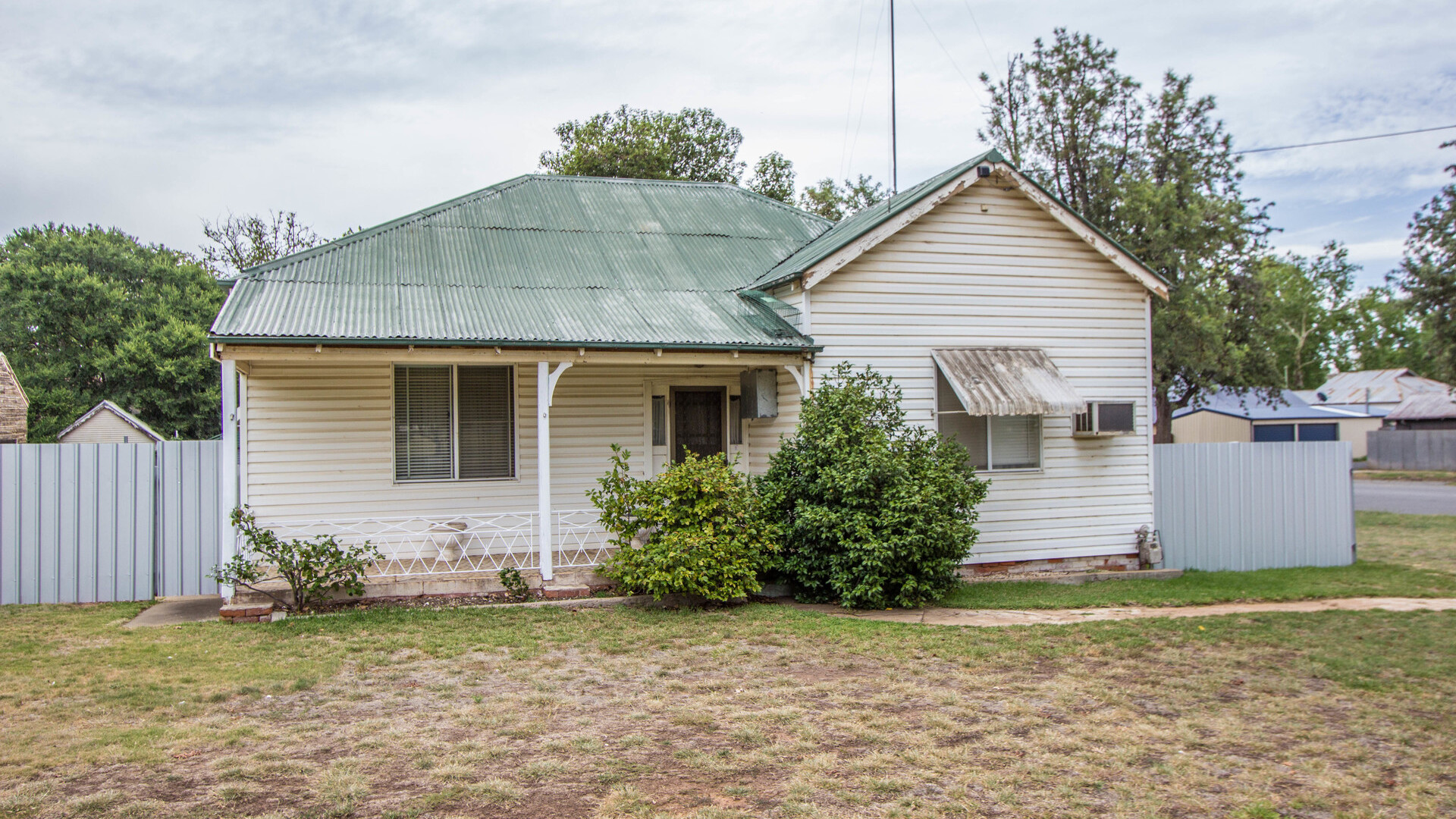2 Bolton Street, Narrandera NSW 2700 - photo 12
