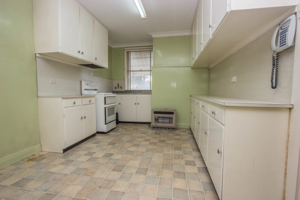 2 Bolton Street, Narrandera NSW 2700 - photo 4