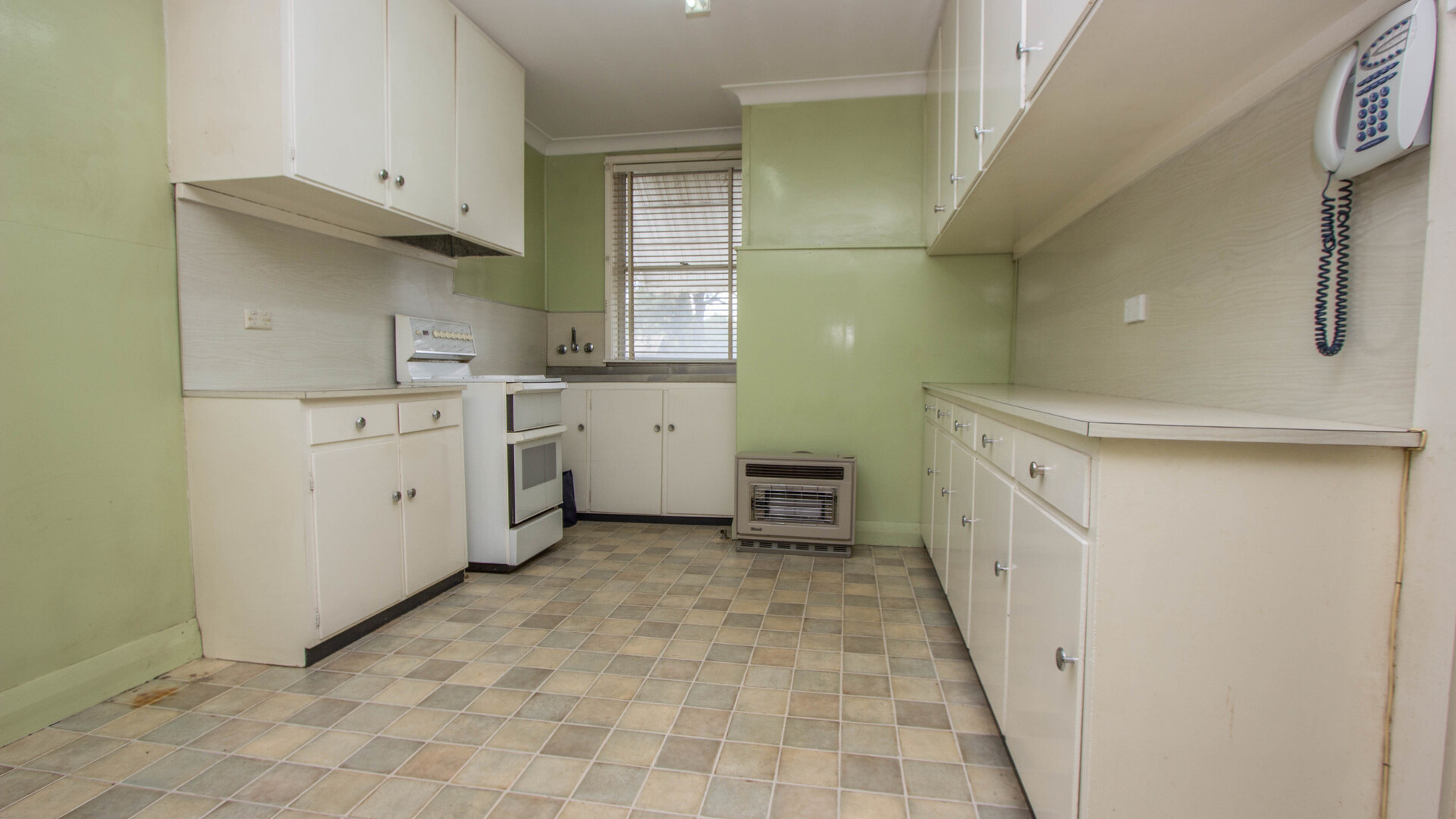 2 Bolton Street, Narrandera NSW 2700 - photo 4