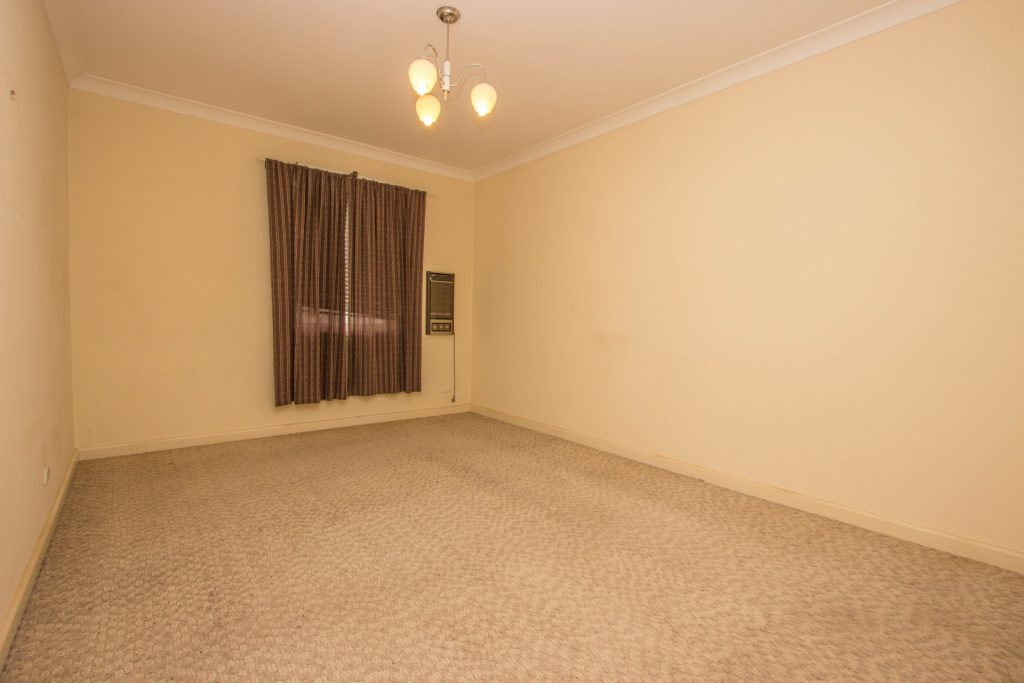 2 Bolton Street, Narrandera NSW 2700 - photo 6