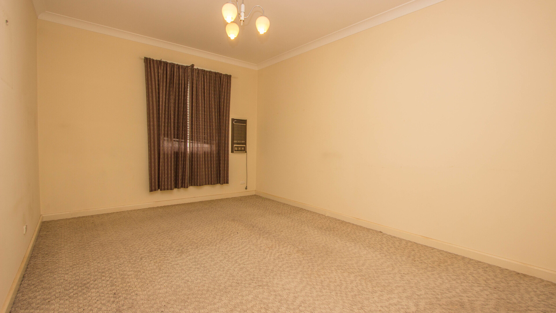2 Bolton Street, Narrandera NSW 2700 - photo 6