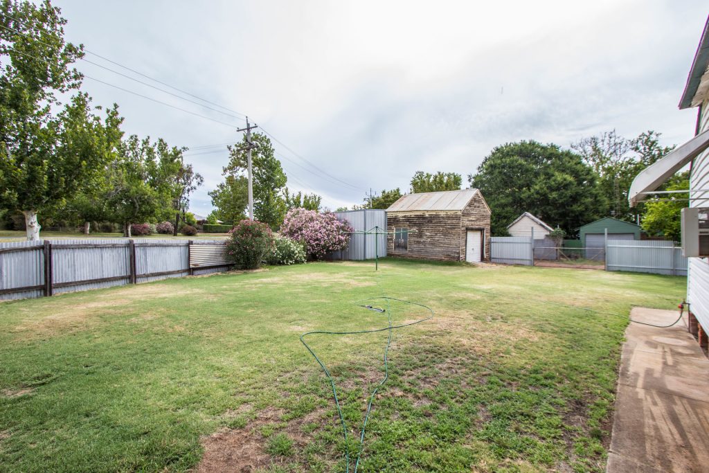 2 Bolton Street, Narrandera NSW 2700 - photo 9