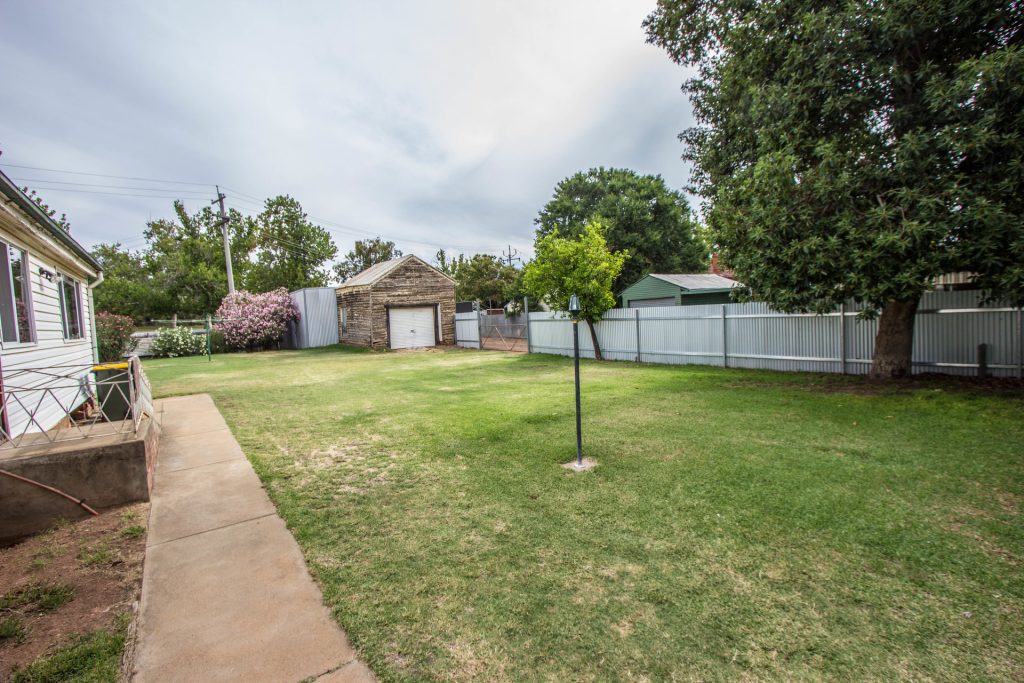 2 Bolton Street, Narrandera NSW 2700 - photo 10